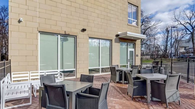 <b>Hampton Inn & Suites Midtown Rookwood Exterior</b>. Images powered by <a href="https://iceportal.shijigroup.com/" title="IcePortal" target="_blank">IcePortal</a>.