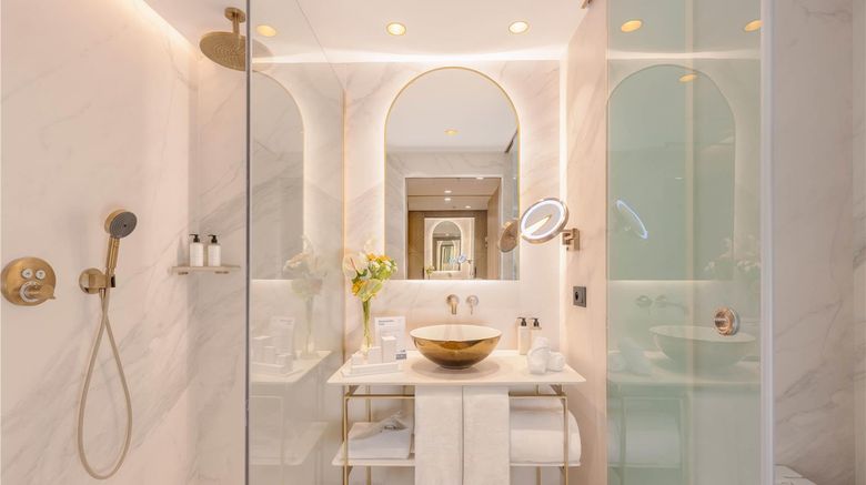 <b>Hotel Farah Casablanca Room</b>. Images powered by <a href="https://iceportal.shijigroup.com/" title="IcePortal" target="_blank">IcePortal</a>.
