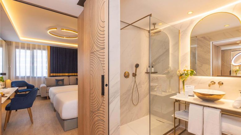 <b>Hotel Farah Casablanca Room</b>. Images powered by <a href="https://iceportal.shijigroup.com/" title="IcePortal" target="_blank">IcePortal</a>.