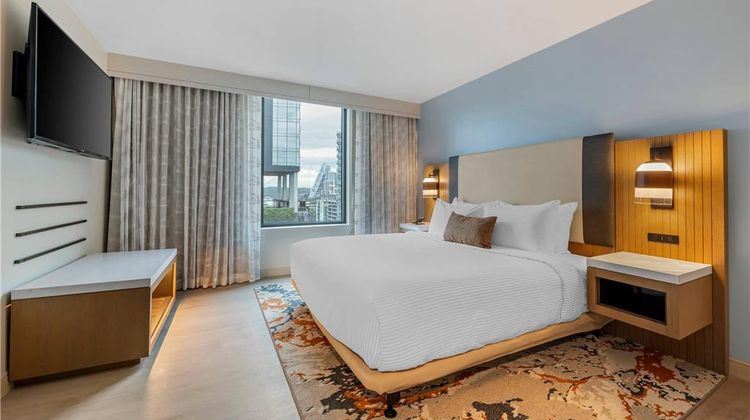 Cambria Hotel Austin Downtown Suite