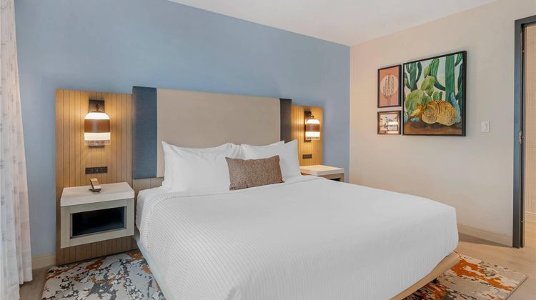 Cambria Hotel Austin Downtown Suite