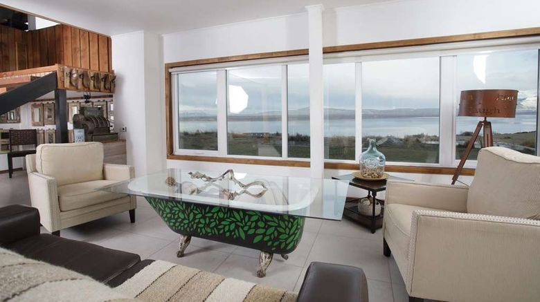 <b>Best Western Patagonia Lobby</b>. Images powered by <a href="https://iceportal.shijigroup.com/" title="IcePortal" target="_blank">IcePortal</a>.