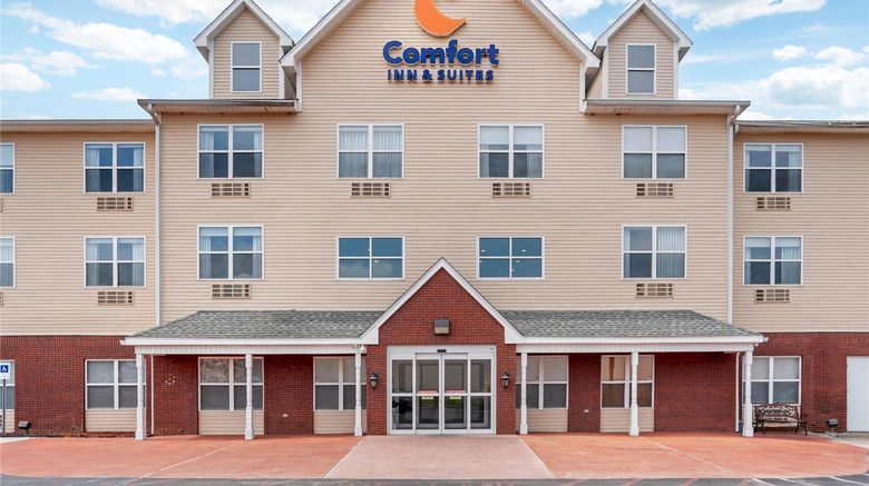 <b>Comfort Inn & Suites Dothan Exterior</b>. Images powered by <a href="https://iceportal.shijigroup.com/" title="IcePortal" target="_blank">IcePortal</a>.