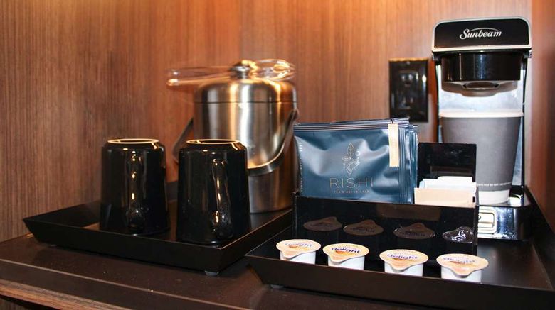 <b>Radisson Blu Vancouver Airport Hotel Room</b>. Images powered by <a href="https://iceportal.shijigroup.com/" title="IcePortal" target="_blank">IcePortal</a>.