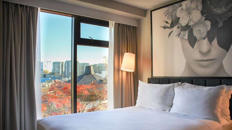 <b>Radisson Blu Vancouver Airport Hotel Room</b>. Images powered by <a href="https://iceportal.shijigroup.com/" title="IcePortal" target="_blank">IcePortal</a>.
