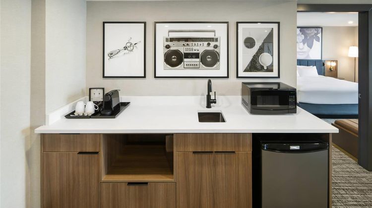 Radisson Blu Vancouver Airport Hotel Suite