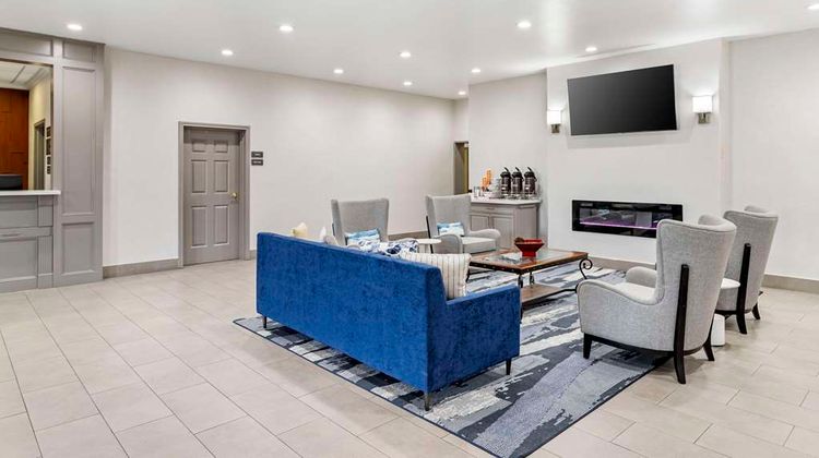 Comfort Inn & Suites Lobby