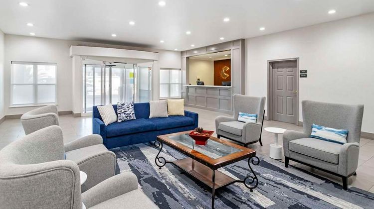 Comfort Inn & Suites Lobby