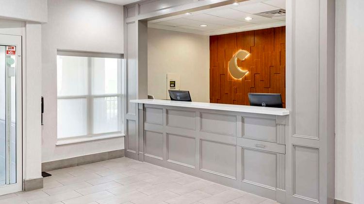 Comfort Inn & Suites Lobby