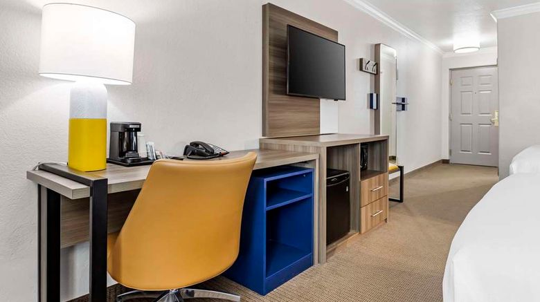 <b>Comfort Inn & Suites Room</b>. Images powered by <a href="https://iceportal.shijigroup.com/" title="IcePortal" target="_blank">IcePortal</a>.