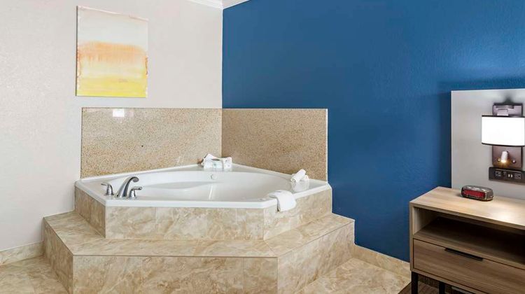 Comfort Inn & Suites Suite
