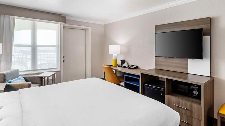 <b>Comfort Inn & Suites Suite</b>. Images powered by <a href="https://iceportal.shijigroup.com/" title="IcePortal" target="_blank">IcePortal</a>.
