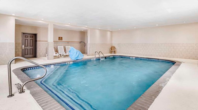 <b>Comfort Inn & Suites Pool</b>. Images powered by <a href="https://iceportal.shijigroup.com/" title="IcePortal" target="_blank">IcePortal</a>.