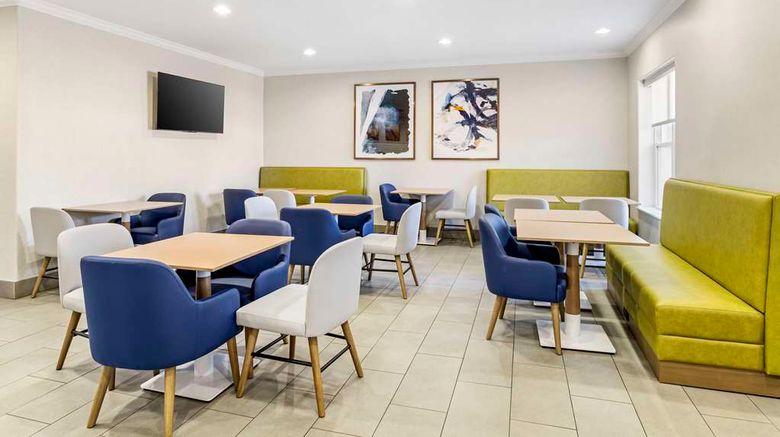 <b>Comfort Inn & Suites Restaurant</b>. Images powered by <a href="https://iceportal.shijigroup.com/" title="IcePortal" target="_blank">IcePortal</a>.