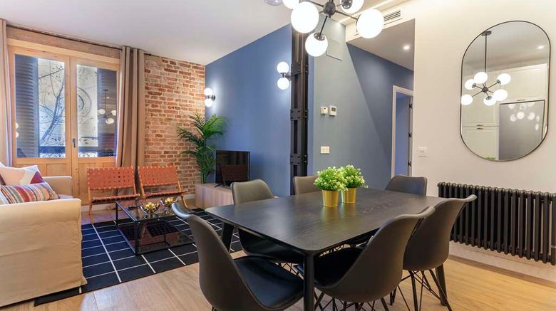<b>4 Ways En Madrid Room</b>. Images powered by <a href="https://iceportal.shijigroup.com/" title="IcePortal" target="_blank">IcePortal</a>.