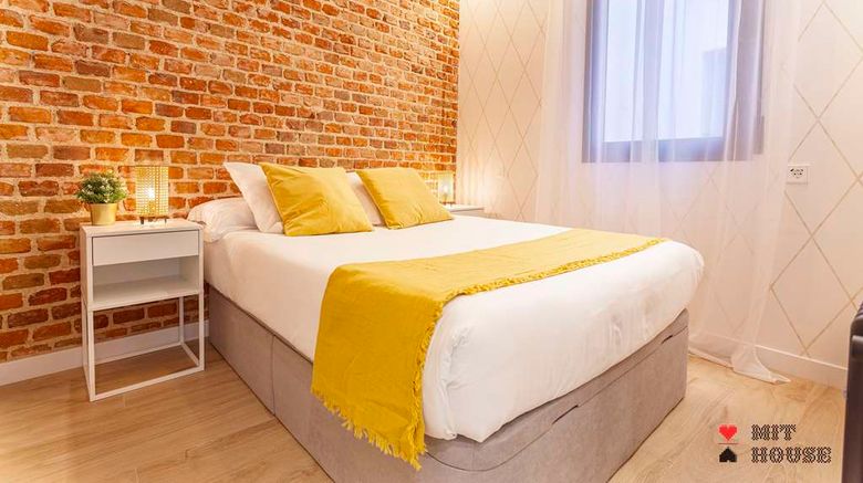 <b>4 Ways En Madrid Room</b>. Images powered by <a href="https://iceportal.shijigroup.com/" title="IcePortal" target="_blank">IcePortal</a>.