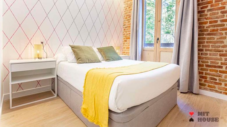 <b>4 Ways En Madrid Room</b>. Images powered by <a href="https://iceportal.shijigroup.com/" title="IcePortal" target="_blank">IcePortal</a>.