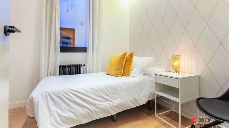 <b>4 Ways En Madrid Room</b>. Images powered by <a href="https://iceportal.shijigroup.com/" title="IcePortal" target="_blank">IcePortal</a>.