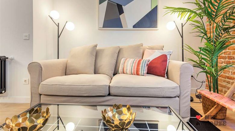 <b>4 Ways En Madrid Room</b>. Images powered by <a href="https://iceportal.shijigroup.com/" title="IcePortal" target="_blank">IcePortal</a>.