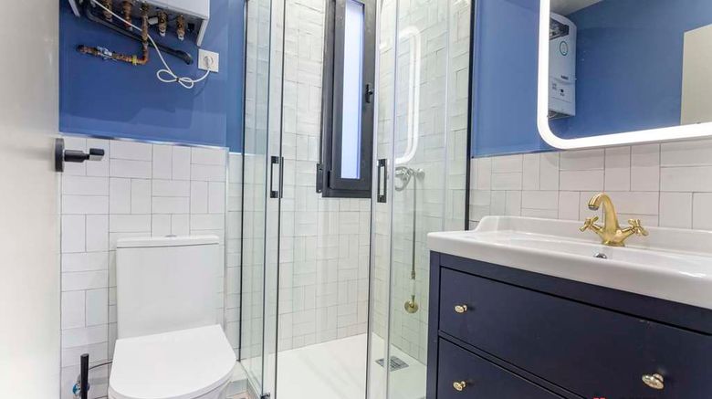 <b>4 Ways En Madrid Room</b>. Images powered by <a href="https://iceportal.shijigroup.com/" title="IcePortal" target="_blank">IcePortal</a>.