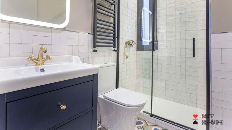<b>4 Ways En Madrid Room</b>. Images powered by <a href="https://iceportal.shijigroup.com/" title="IcePortal" target="_blank">IcePortal</a>.