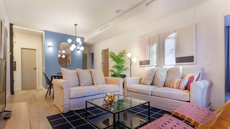 <b>4 Ways En Madrid Room</b>. Images powered by <a href="https://iceportal.shijigroup.com/" title="IcePortal" target="_blank">IcePortal</a>.