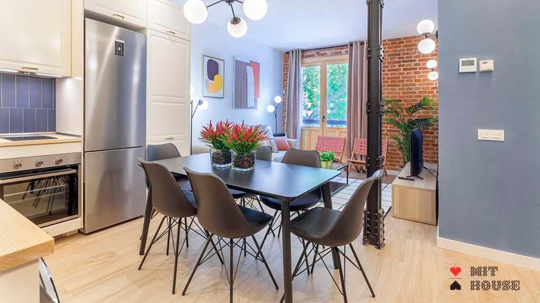 <b>4 Ways En Madrid Room</b>. Images powered by <a href="https://iceportal.shijigroup.com/" title="IcePortal" target="_blank">IcePortal</a>.