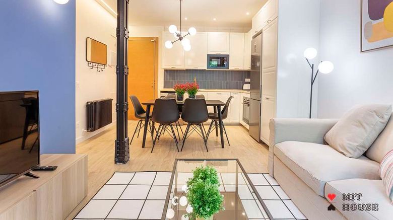 <b>4 Ways En Madrid Room</b>. Images powered by <a href="https://iceportal.shijigroup.com/" title="IcePortal" target="_blank">IcePortal</a>.