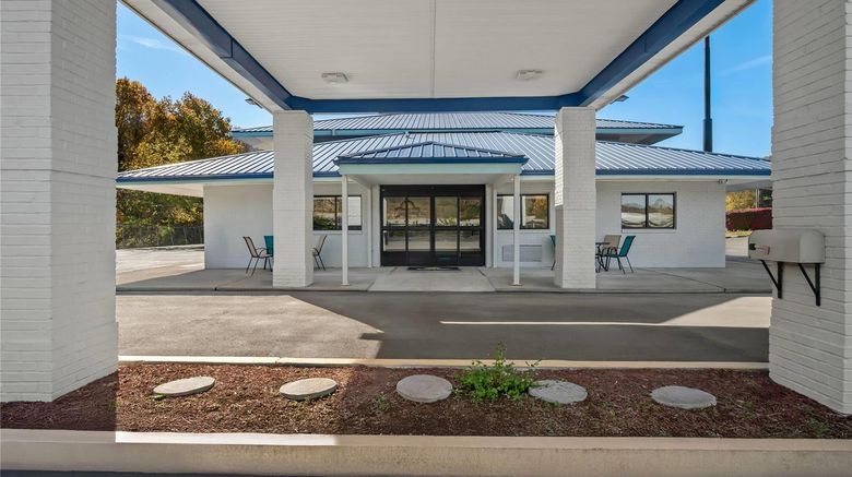 <b>Days Inn Renfro Valley Mount Vernon Exterior</b>. Images powered by <a href="https://iceportal.shijigroup.com/" title="IcePortal" target="_blank">IcePortal</a>.