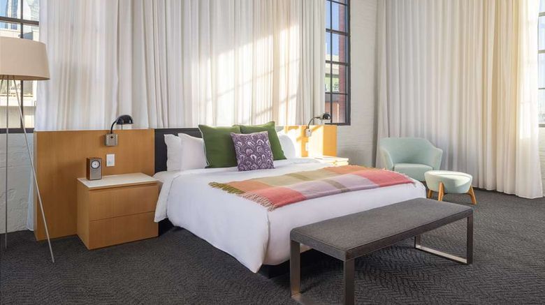<b>Fordson Hotel Suite</b>. Images powered by <a href="https://iceportal.shijigroup.com/" title="IcePortal" target="_blank">IcePortal</a>.