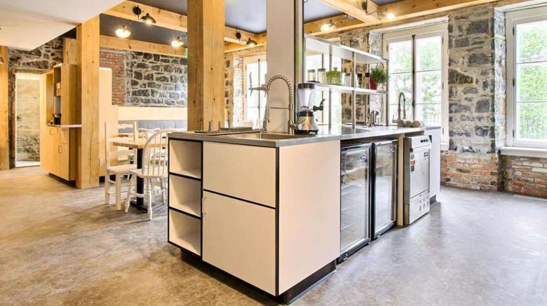 <b>Hotel AtypiQ Vieux-Quebec Restaurant</b>. Images powered by <a href="https://iceportal.shijigroup.com/" title="IcePortal" target="_blank">IcePortal</a>.