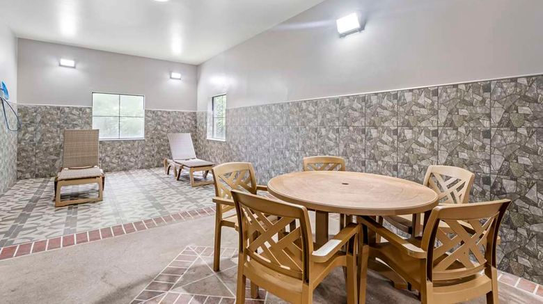 <b>Country Inn & Suites Pickerington Pool</b>. Images powered by <a href="https://iceportal.shijigroup.com/" title="IcePortal" target="_blank">IcePortal</a>.