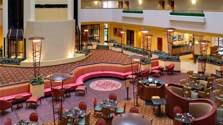 <b>Radisson Hotel Cedar Rapids Lobby</b>. Images powered by <a href="https://iceportal.shijigroup.com/" title="IcePortal" target="_blank">IcePortal</a>.