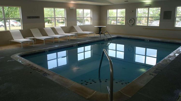Country Inn and Suites by Radisson Lansing Pool
