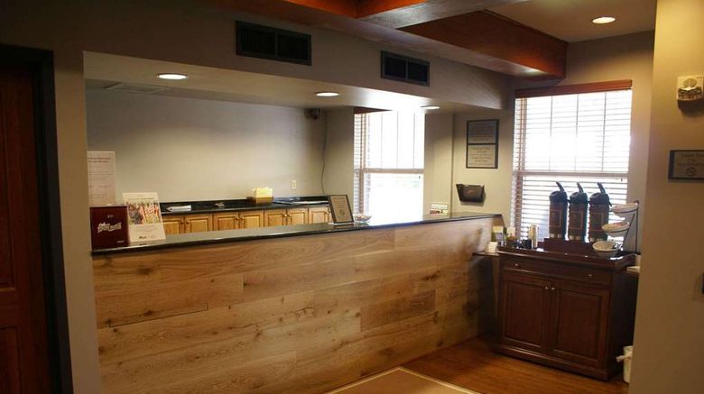 <b>Country Inn and Suites by Radisson Lansing Lobby</b>. Images powered by <a href="https://iceportal.shijigroup.com/" title="IcePortal" target="_blank">IcePortal</a>.