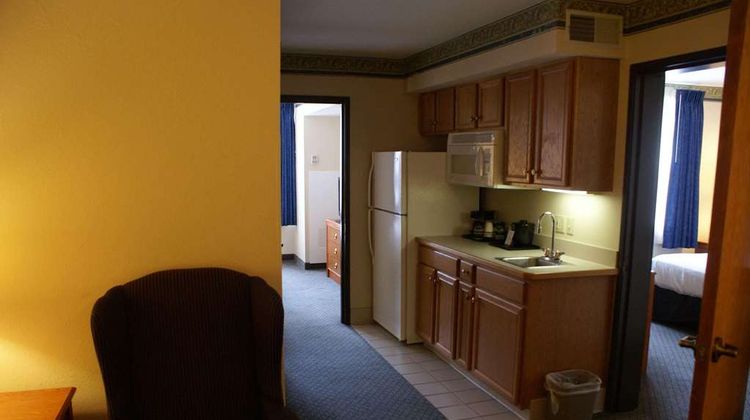 Country Inn and Suites by Radisson Lansing Suite