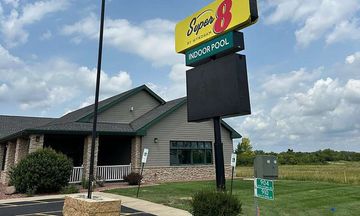 Super 8 by Wyndham Sturtevant/Racine