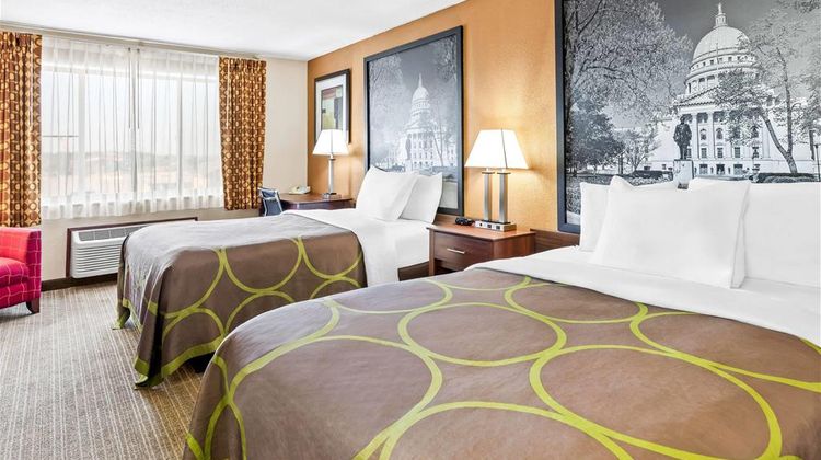 Super 8 by Wyndham Sturtevant/Racine Room