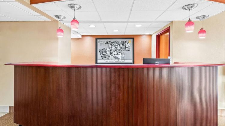 Super 8 by Wyndham Sturtevant/Racine Lobby