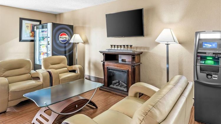 Super 8 by Wyndham Sturtevant/Racine Lobby