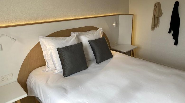 <b>Hotel La Clef des Chateaux Room</b>. Images powered by <a href="https://iceportal.shijigroup.com/" title="IcePortal" target="_blank">IcePortal</a>.