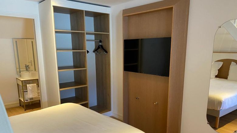 <b>Hotel La Clef des Chateaux Room</b>. Images powered by <a href="https://iceportal.shijigroup.com/" title="IcePortal" target="_blank">IcePortal</a>.