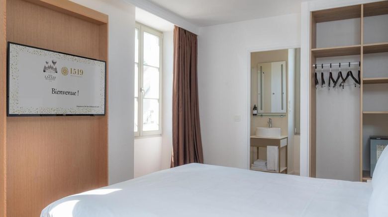 <b>Hotel La Clef des Chateaux Room</b>. Images powered by <a href="https://iceportal.shijigroup.com/" title="IcePortal" target="_blank">IcePortal</a>.