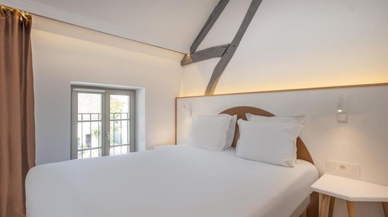 <b>Hotel La Clef des Chateaux Room</b>. Images powered by <a href="https://iceportal.shijigroup.com/" title="IcePortal" target="_blank">IcePortal</a>.