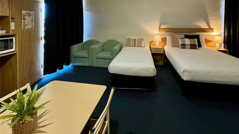 <b>Comfort Inn Gateway Tamworth Room</b>. Images powered by <a href="https://iceportal.shijigroup.com/" title="IcePortal" target="_blank">IcePortal</a>.