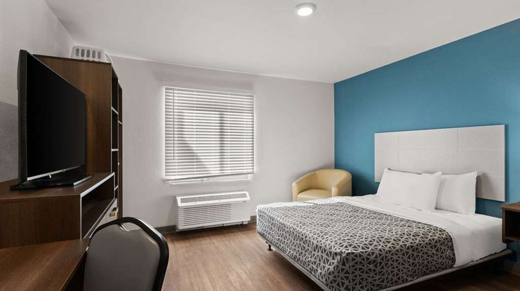 WoodSpring Suites Greeley Room