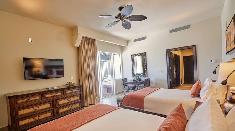 Holiday Inn Club Grand Residences Suite