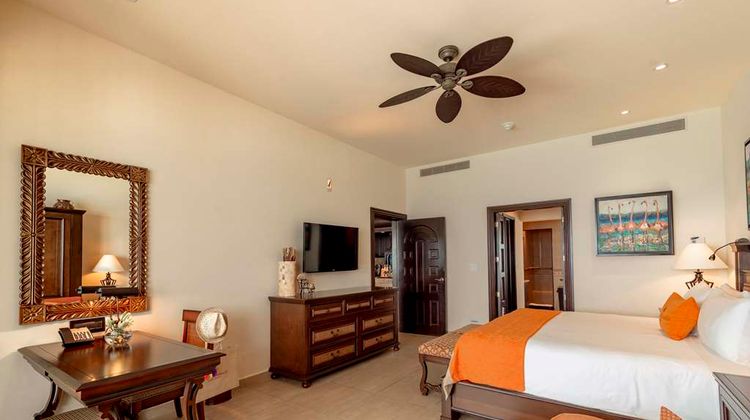 Holiday Inn Club Grand Residences Suite