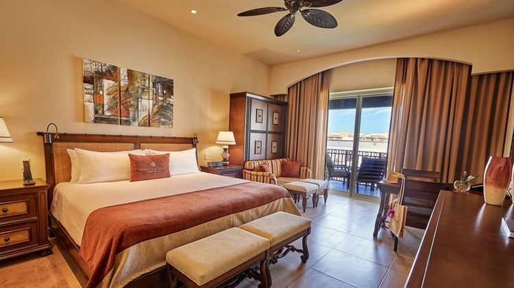Holiday Inn Club Grand Residences Suite