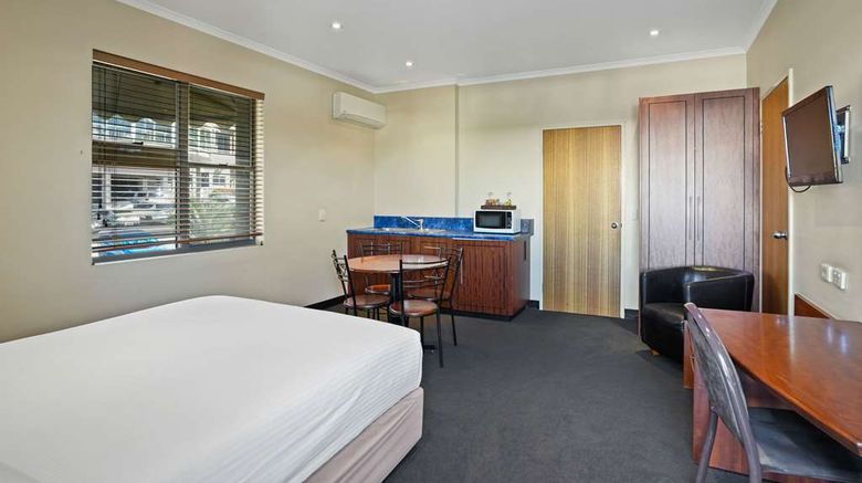 <b>The Gladstone Central Hotel Suite</b>. Images powered by <a href="https://iceportal.shijigroup.com/" title="IcePortal" target="_blank">IcePortal</a>.